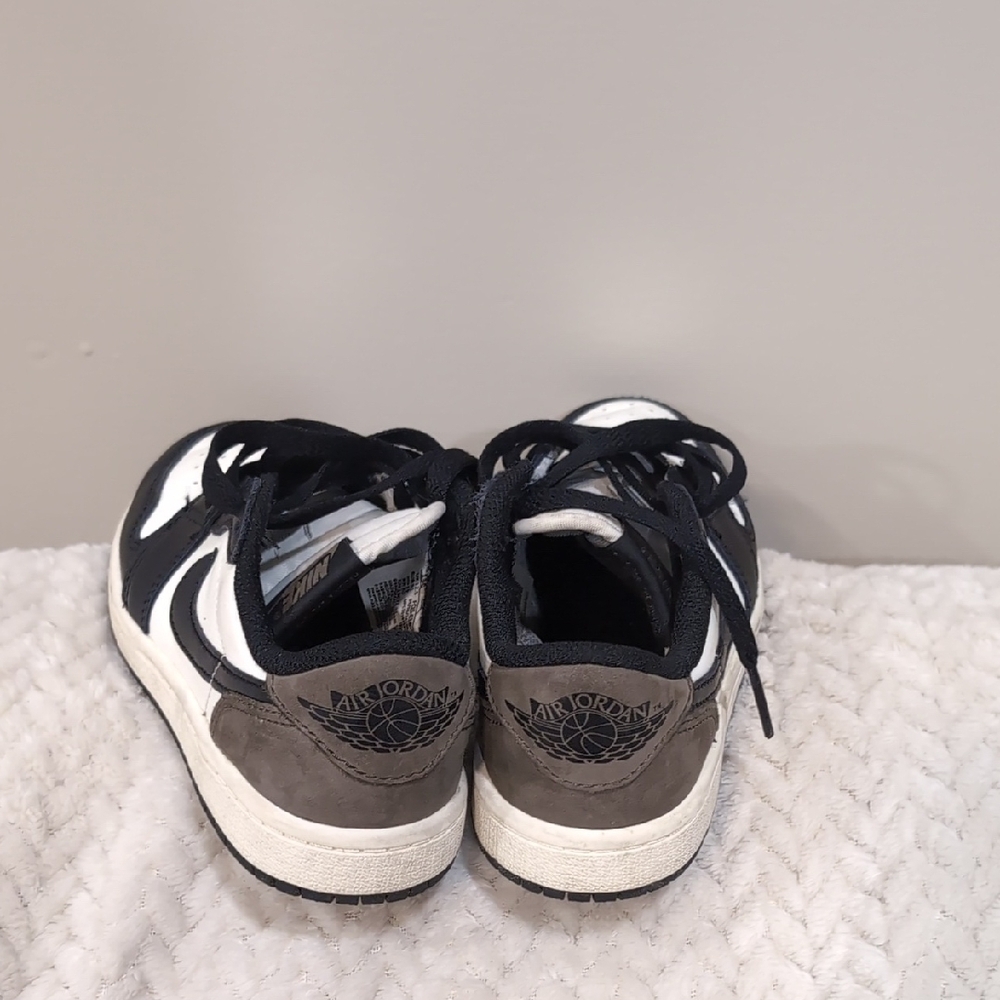 Sneakers - Picture 3 of 4